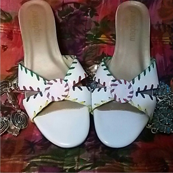 Magdesians Shoes - Beautiful pair of California Magdesians White Shoes with Contrast  Stitching